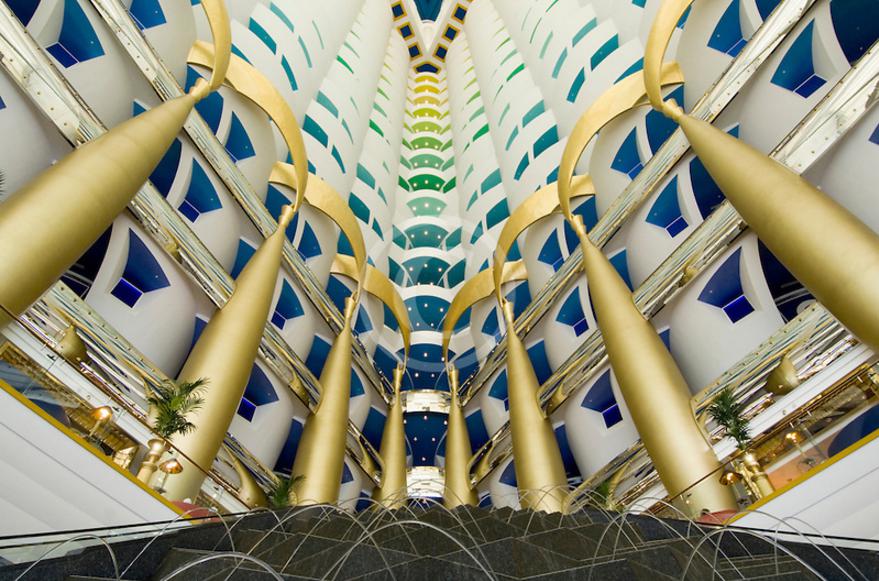 Отель в бурдж халифа дубай. Отель Бурдж Халифа Дубай внутри. Бурдж-Халифа Дубай внутри здания. Дубай Парус Бурдж Халифа. Бурдж Аль араб Атриум.