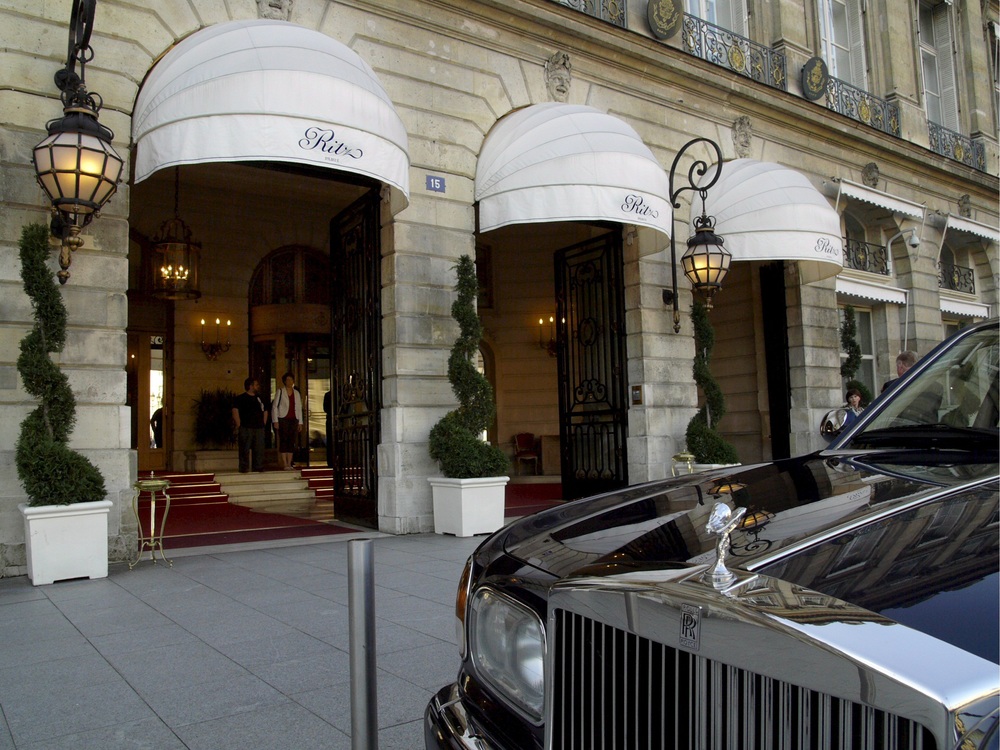 epa01142092 (FILE) A file photograph dated 25 August 2007 of a Rolls Royce parked in front of the Ritz Hotel main entrance in Paris, France. The Diana inquest jury hearing the inquest into the deaths of Princess Diana and Dodi Al Fayed will spend 08 October 2007, in Paris, where the couple died 10 years ago. The jurors will visit the spot where the car the couple were travelling in crashed in the Pont de l'Alma tunnel and the Ritz Hotel, where the couple dined before setting out on the fatal journey.  EPA/HORACIO VILLALOBOS