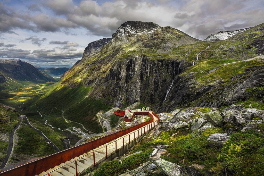 絶景 一度は通ってみたい世界の美しい 道 10選 Travelzaurus Com トラベルザウルスドットコム