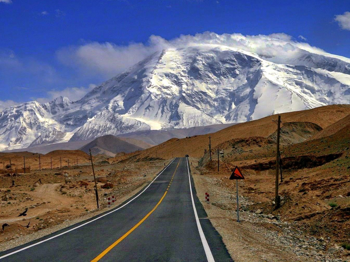 絶景 一度は通ってみたい世界の美しい 道 10選 Travelzaurus Com トラベルザウルスドットコム