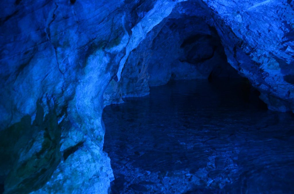 inazumi-underwater-cave